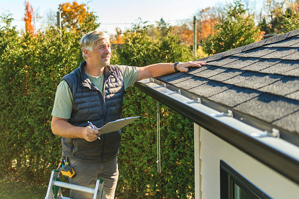 Professional Roofing technician working in Fillmore, CA